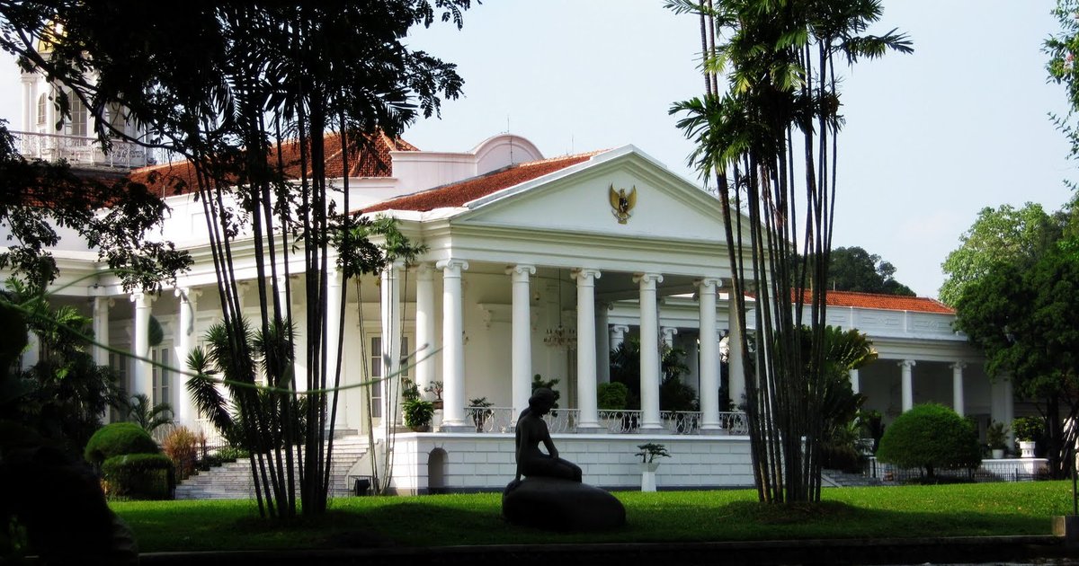 طلاب إندونيسيون يزورون القصر الرئاسي في تجربة تعليمية