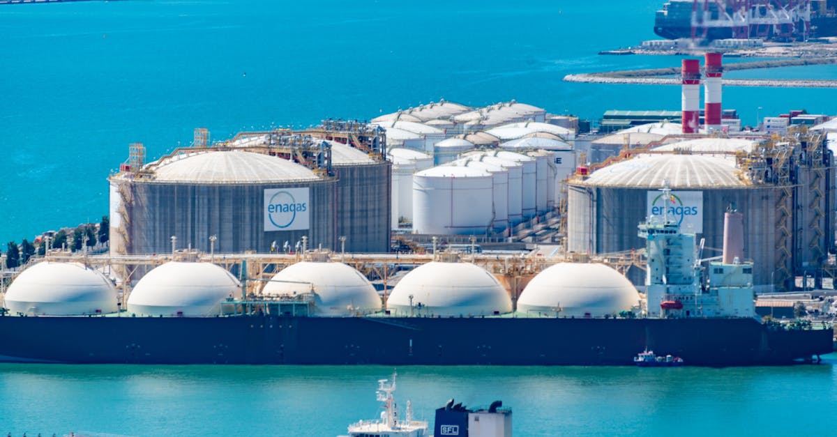 ارتفاع أسعار النفط مع السيطرة الأمريكية على الموانئ الإيرانية