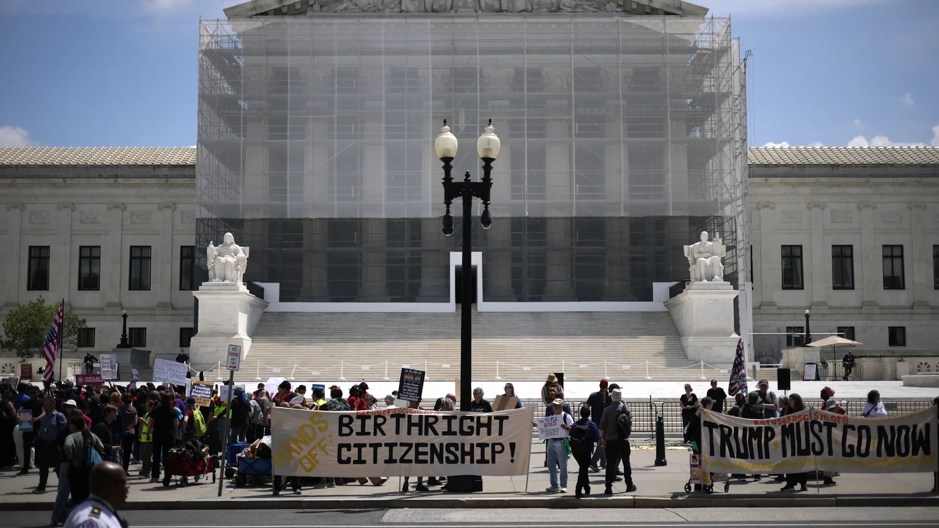 محكمة أميركا العليا وحق الجنسية بالولادة