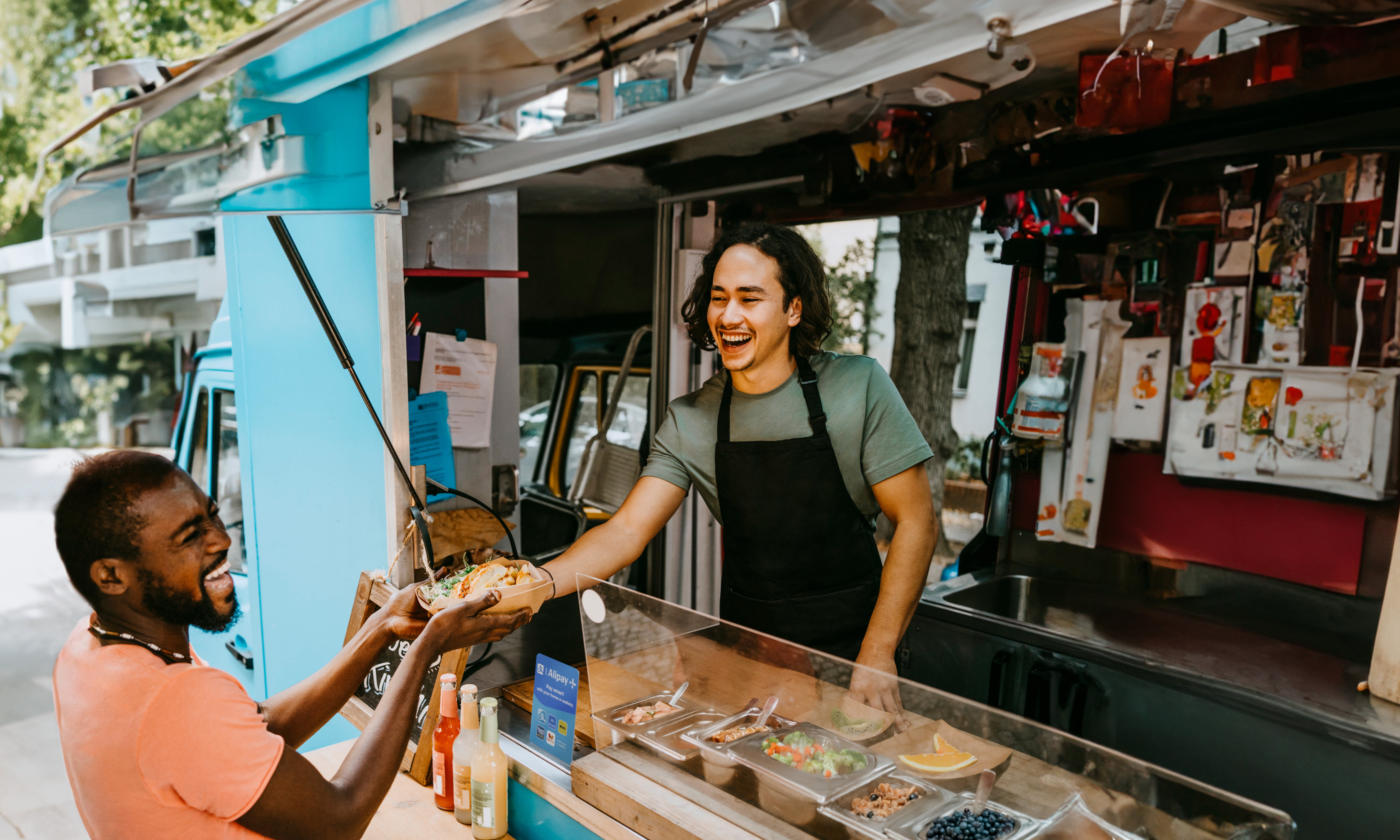 زيادة عدد تجار QRIS في إندونيسيا