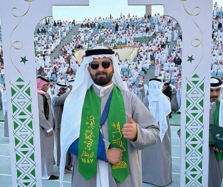 احتفال محمد عسيري بتخرجه من جامعة الملك خالد