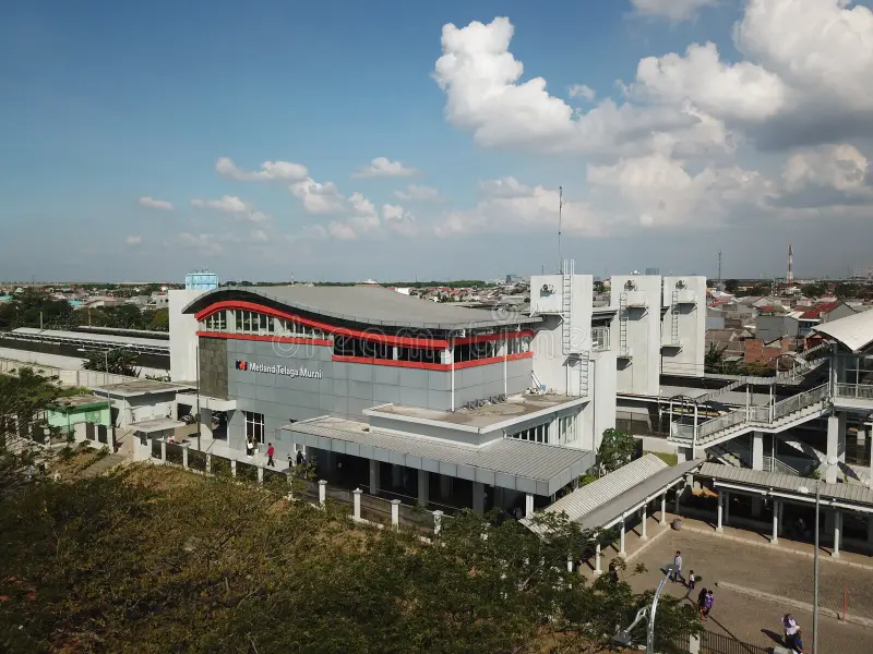 تدفق المسافرين إلى محطة سيكارانغ بعد عيد الفطر