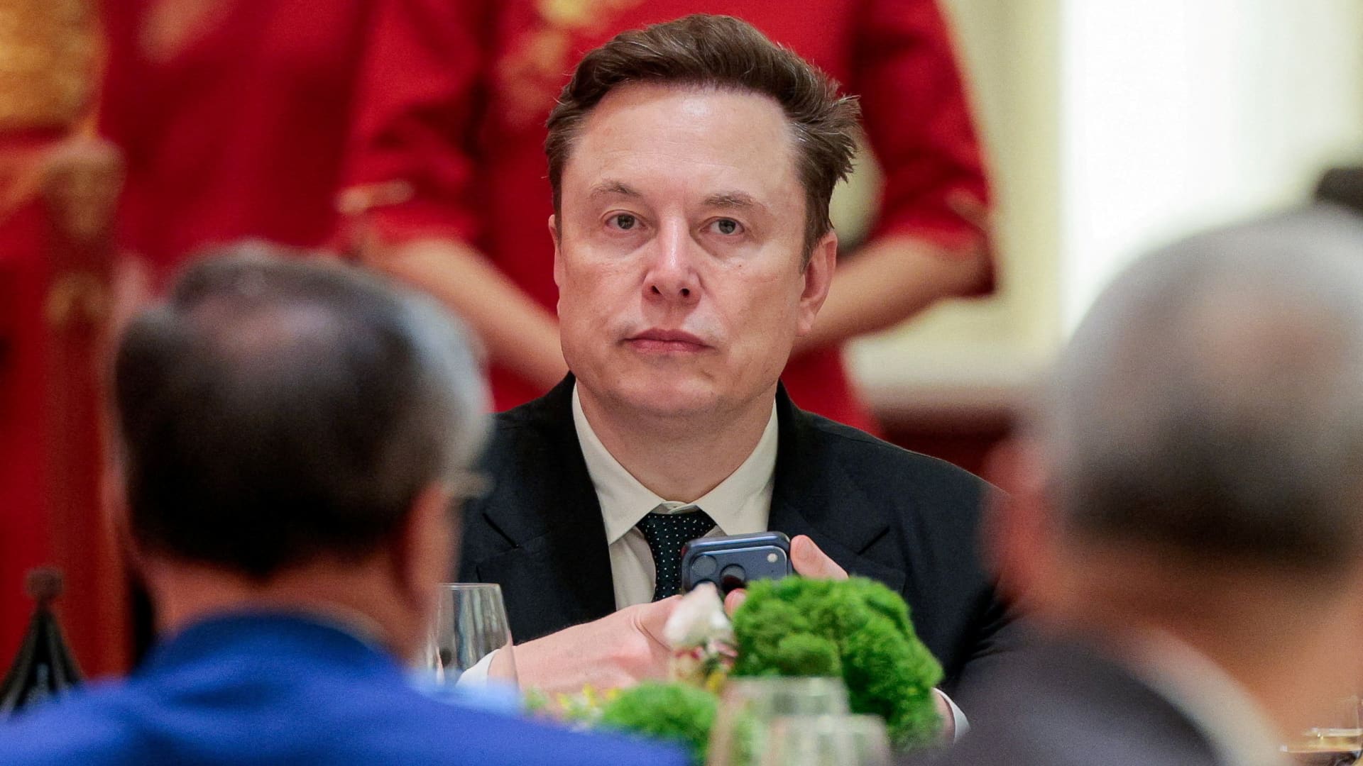إيلون ماسك يقترب من تريليون دولار مع طرح SpaceX للاكتتاب
