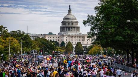 Massendemonstrationen "Nein zu Monarchen" gegen Trump
