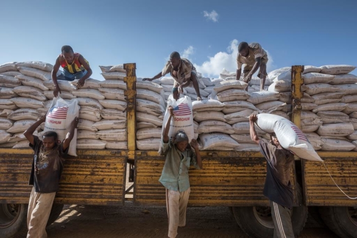 مساعدات غذائية للاجئين من برنامج الأغذية العالمي