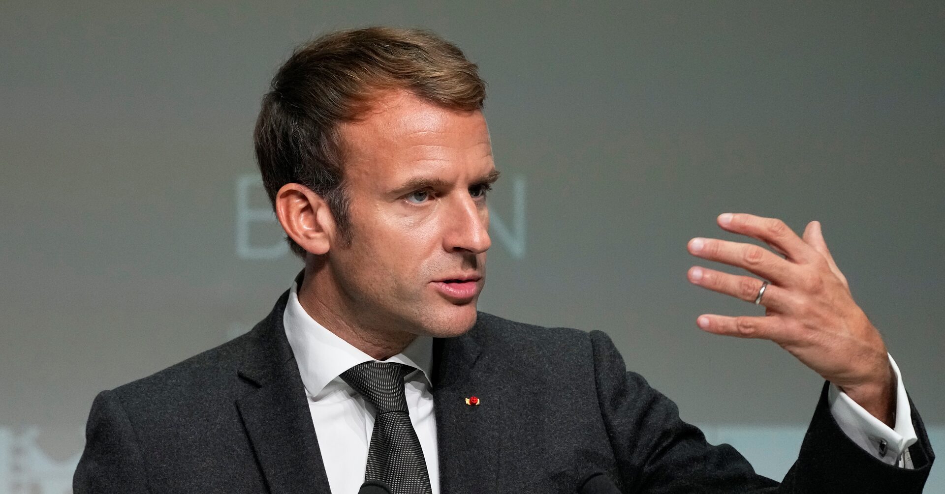 ماكرون يدعو لمواجهة ارتفاع أسعار الطاقة