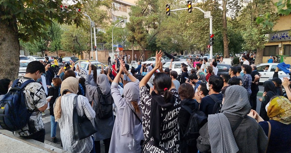 نساء إيران يتحدين الحجاب في طهران