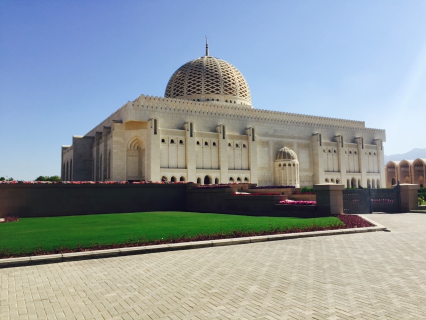 Oman verurteilt Angriffe auf sein Gebiet und betont Unklarheit