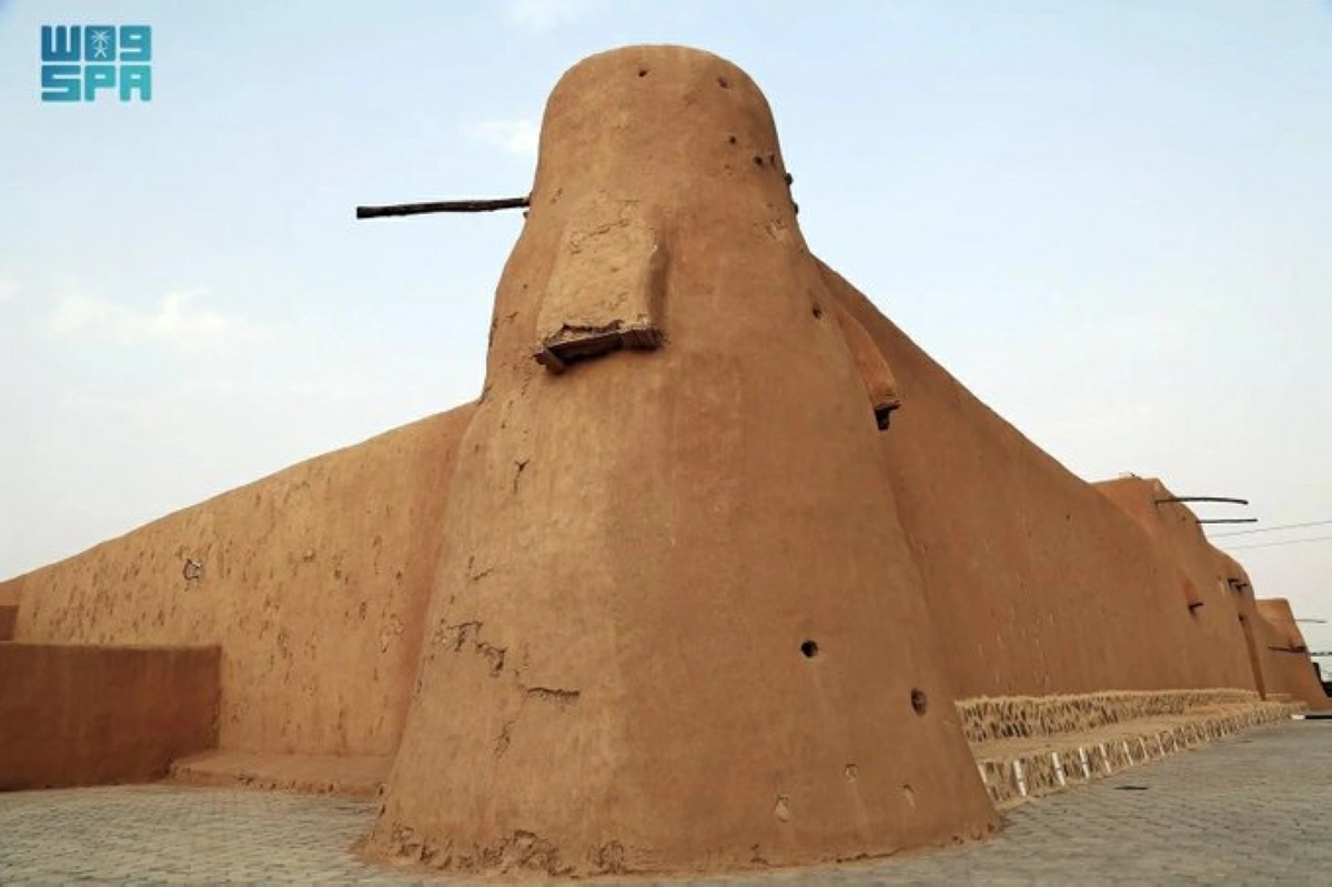 قرية لينا: معلم تاريخي في صحراء النفود