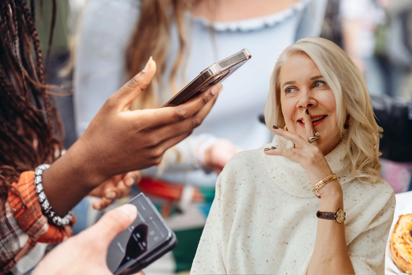 الإفراط في المشاركة: الفوائد والمخاطر