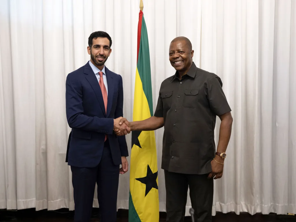 لقاء شخبوط بن نهيان مع رئيس وزراء الكاميرون