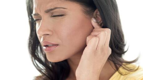 طنين الأذن المزمن وتأثيره على الصحة النفسية