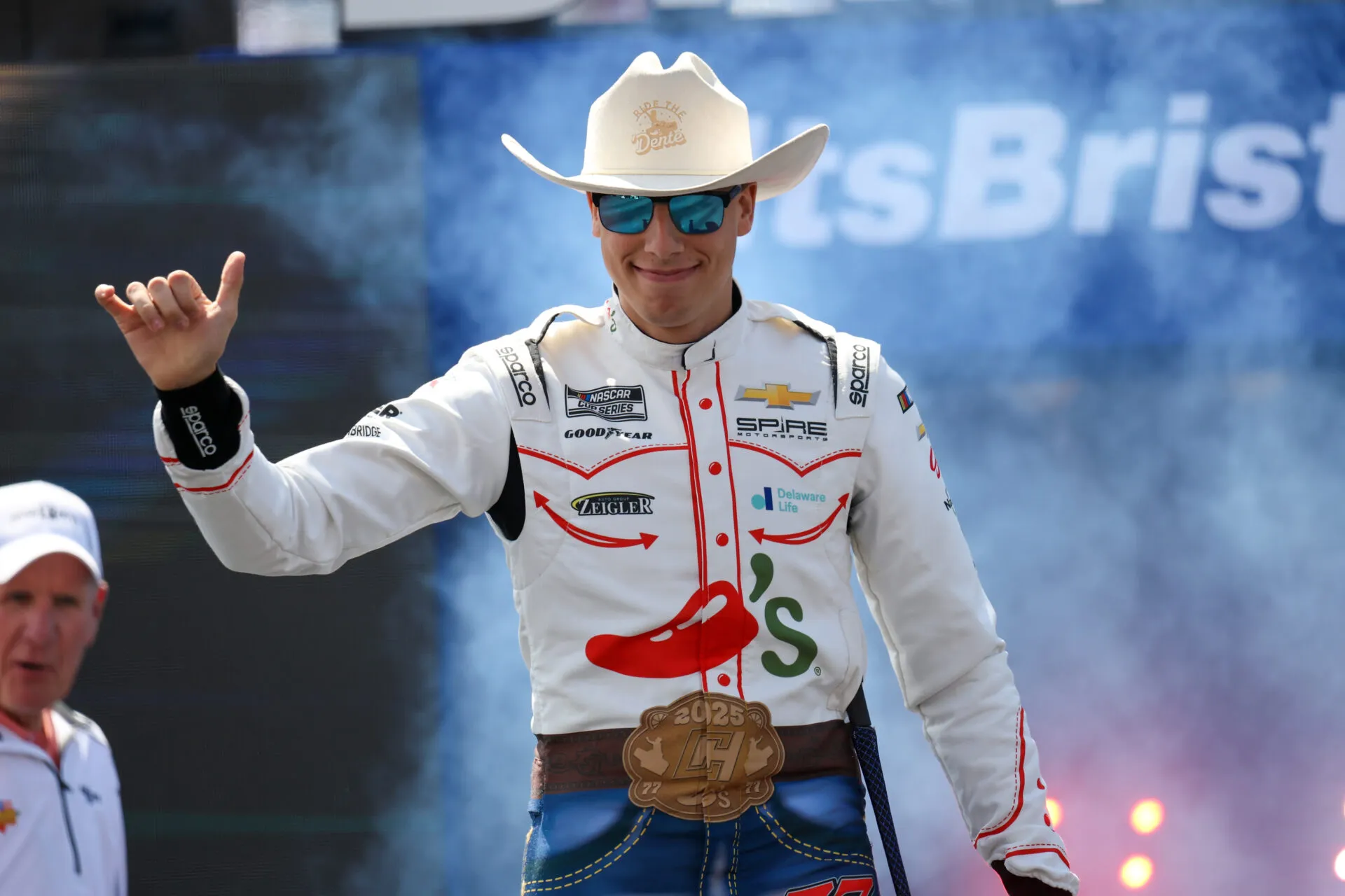 كارلسون هوسيفار يحقق أول انتصار في كأس ناسكار