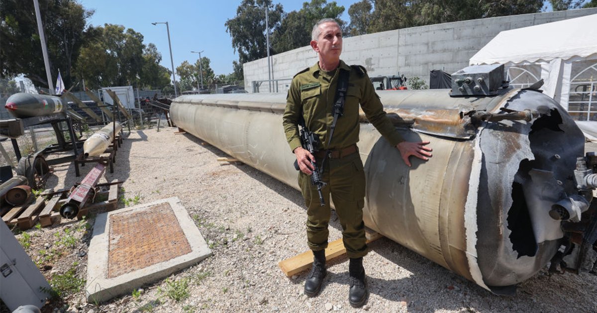 سقوط شظايا صواريخ إيرانية قرب حيفا