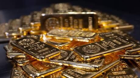 تراجع أسعار الذهب وتأثير قرارات البنوك المركزية