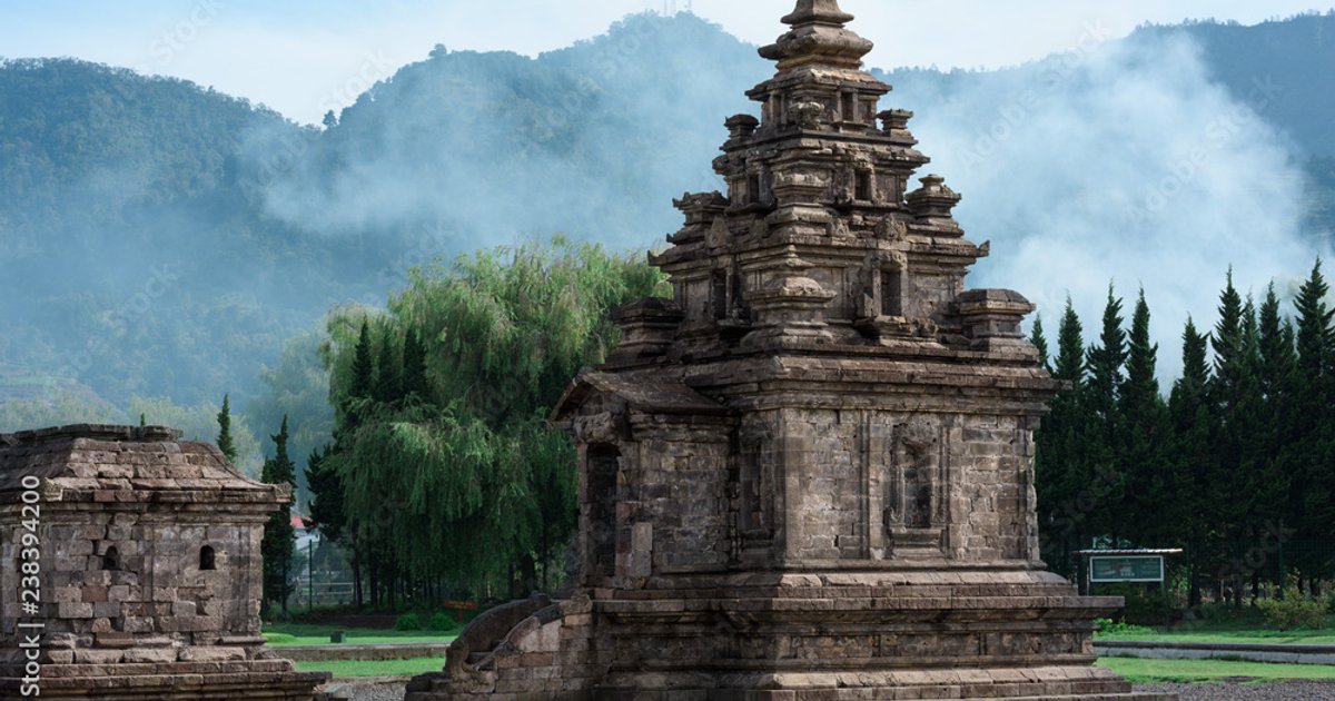 معبد أرجونا في ديينغ: وجهة سياحية تاريخية