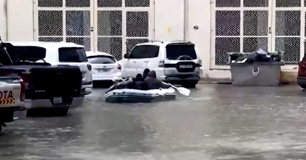 Rétablir la circulation à Dubaï après des conditions extrêmes