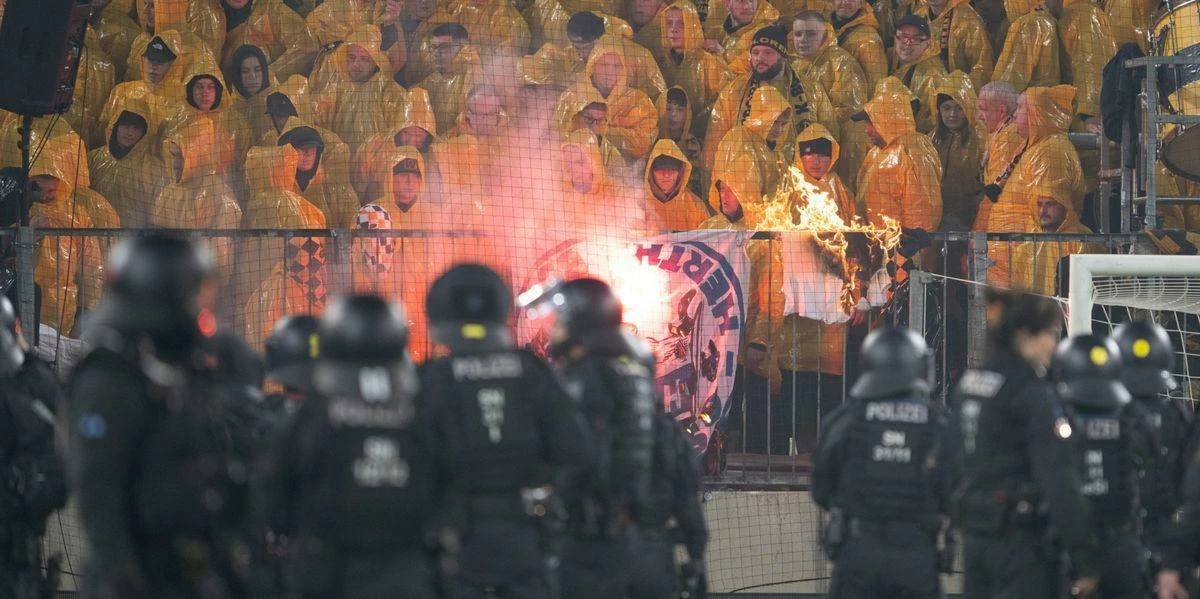 فوضى في مباراة دريسدن وهيرتا برلين تتسبب في تدخل الشرطة