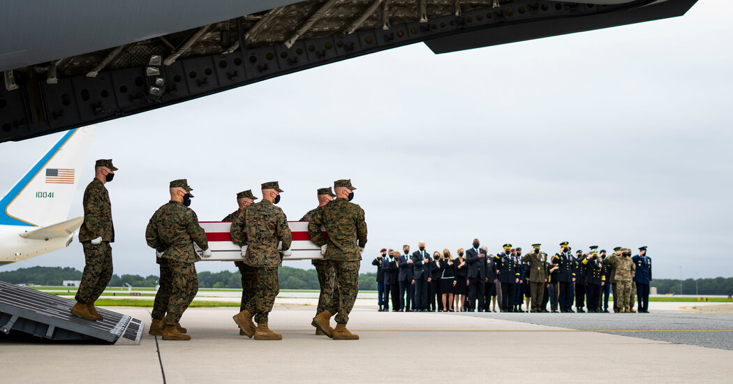 محاكمة متهم بتفجير مطار كابول: تفاصيل وأبعاد