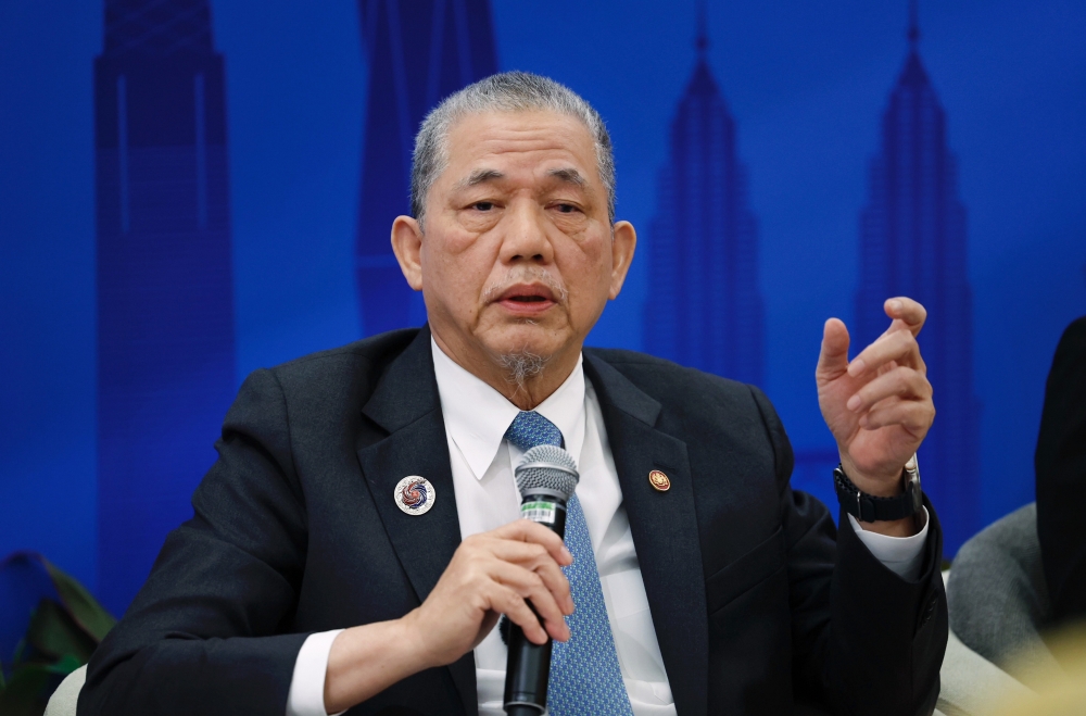 احتيال مالي عبر فيسبوك يكبد متقاعدة ماليزية خسائر فادحة