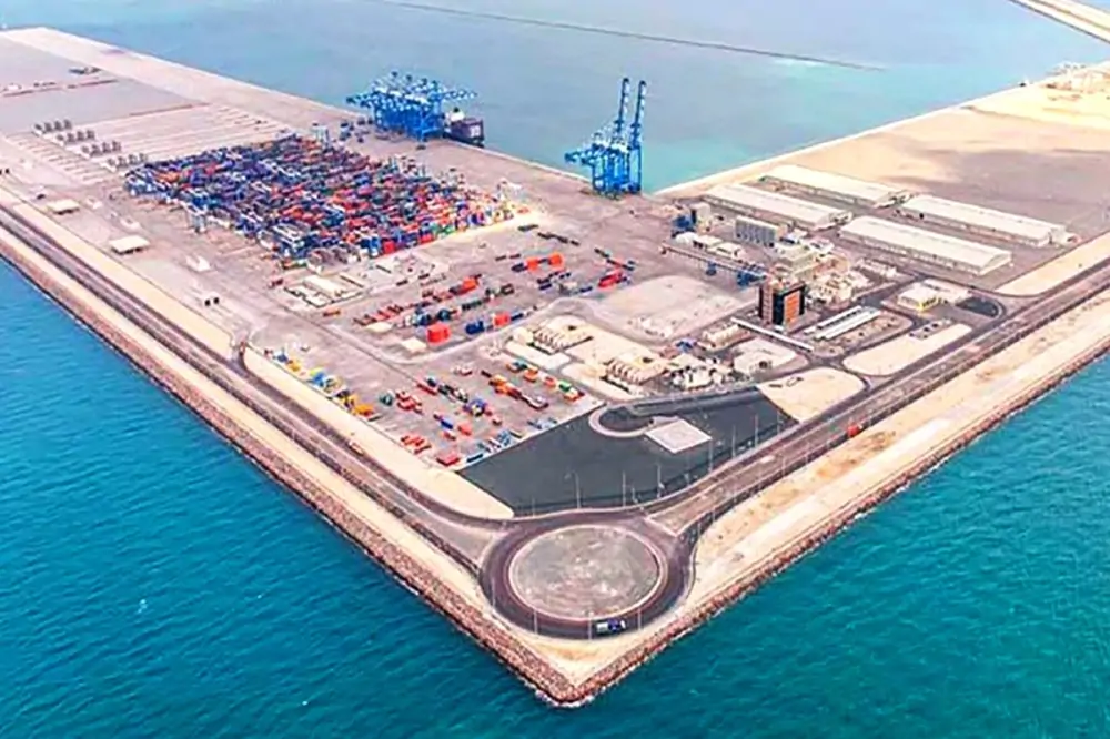 هجوم مزدوج على ميناء مبارك الكبير في الكويت