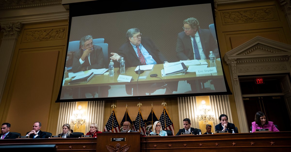 مناقشات مغادرة مسؤولين من إدارة ترامب