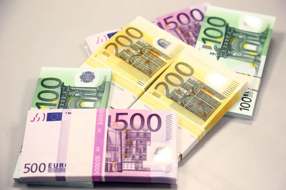 Decline in Eurozone Bond Yields Amid Iran Peace Talks