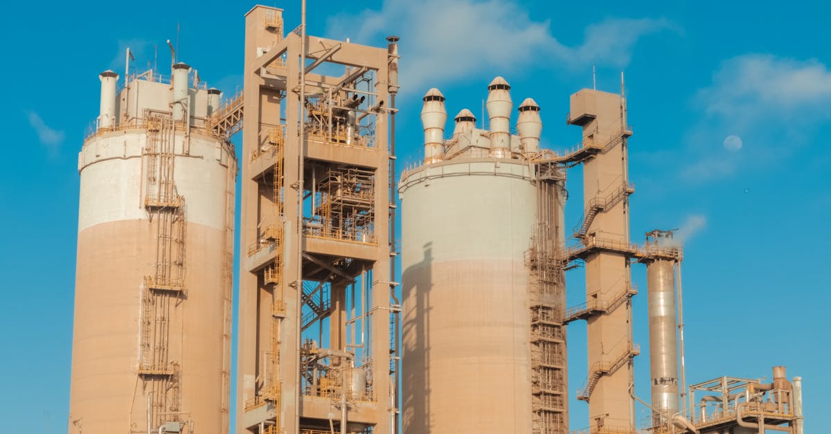 إسرائيل تستهدف مجمع بتركيماوي إيراني في ضربة جوية