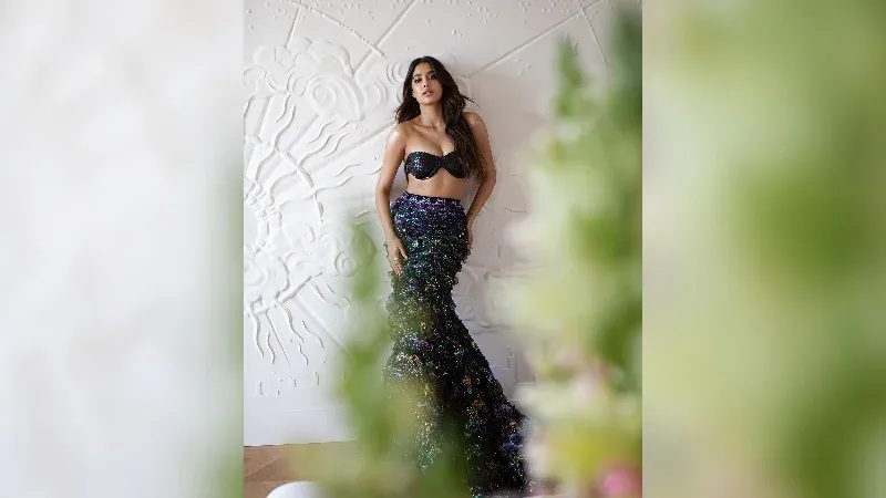 جانفي كابور تنتقد ثقافة الباباراتزي وتجاوزات تصوير النساء