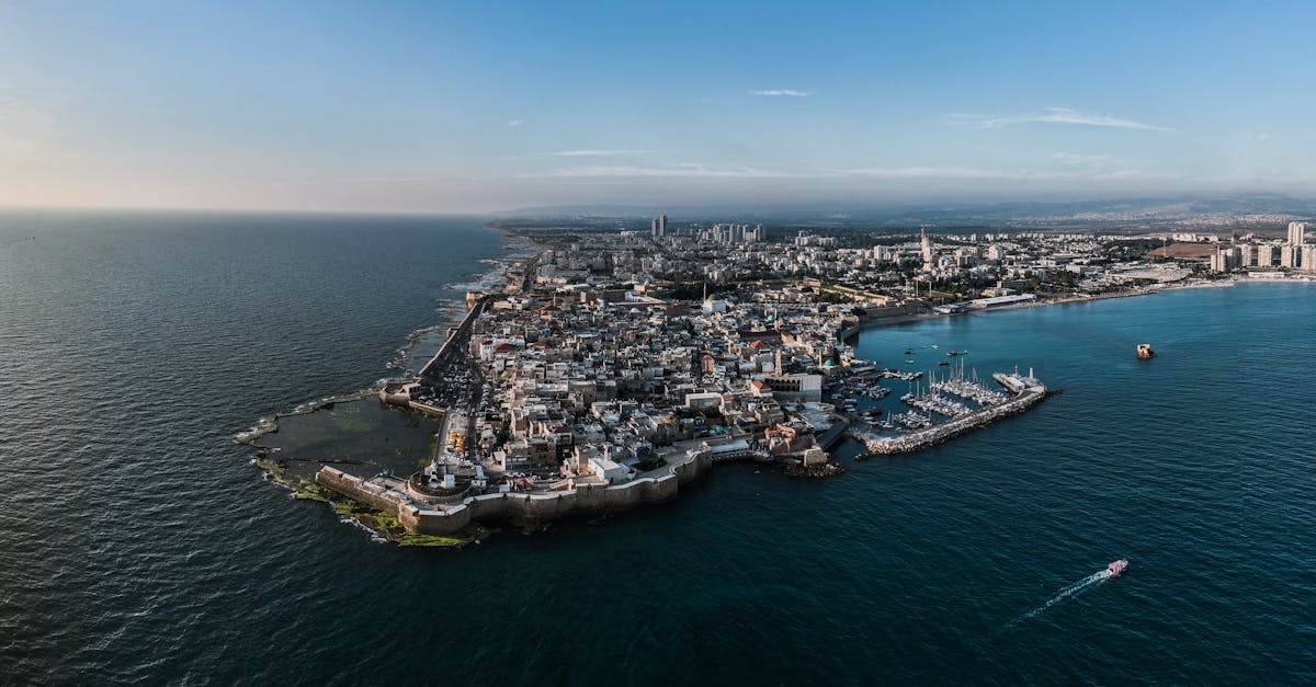 غارات إسرائيلية تودي بحياة ثمانية أشخاص في لبنان