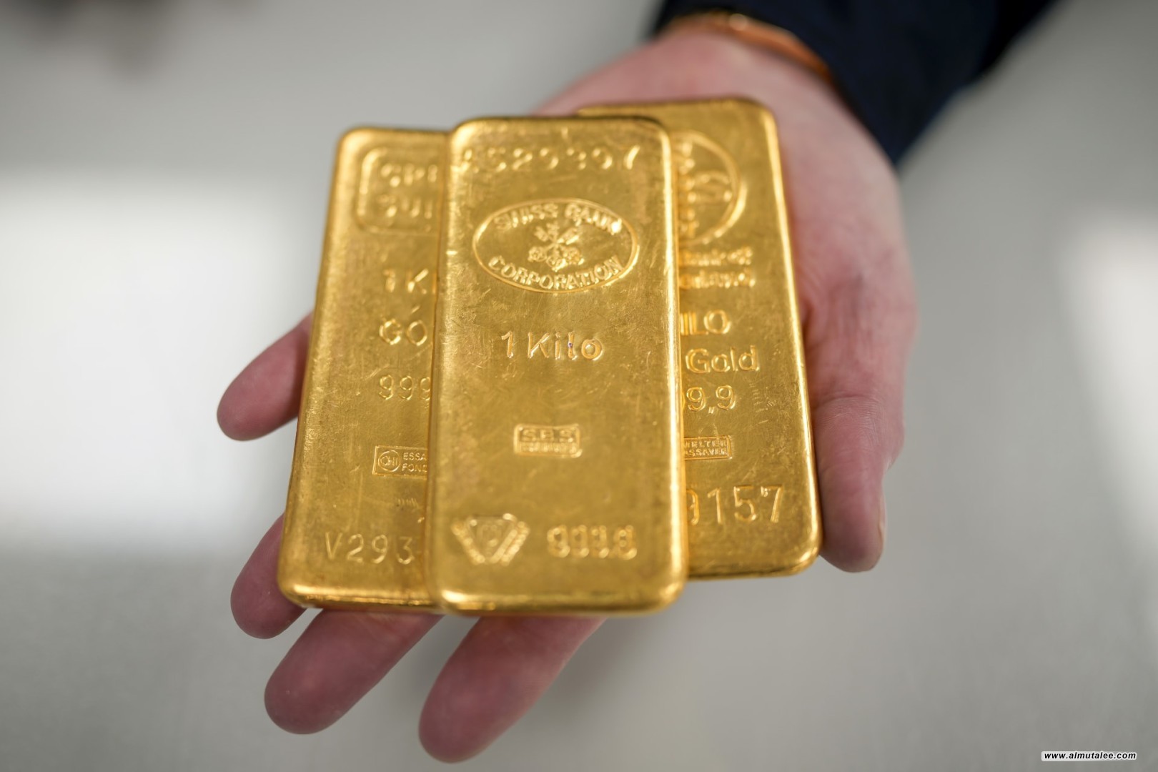 Declining Gold Prices Impact on Global Markets