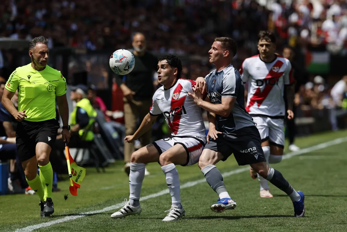 تعادل مثير بين رايو فاييكانو وريال سوسيداد في الدوري الإسباني