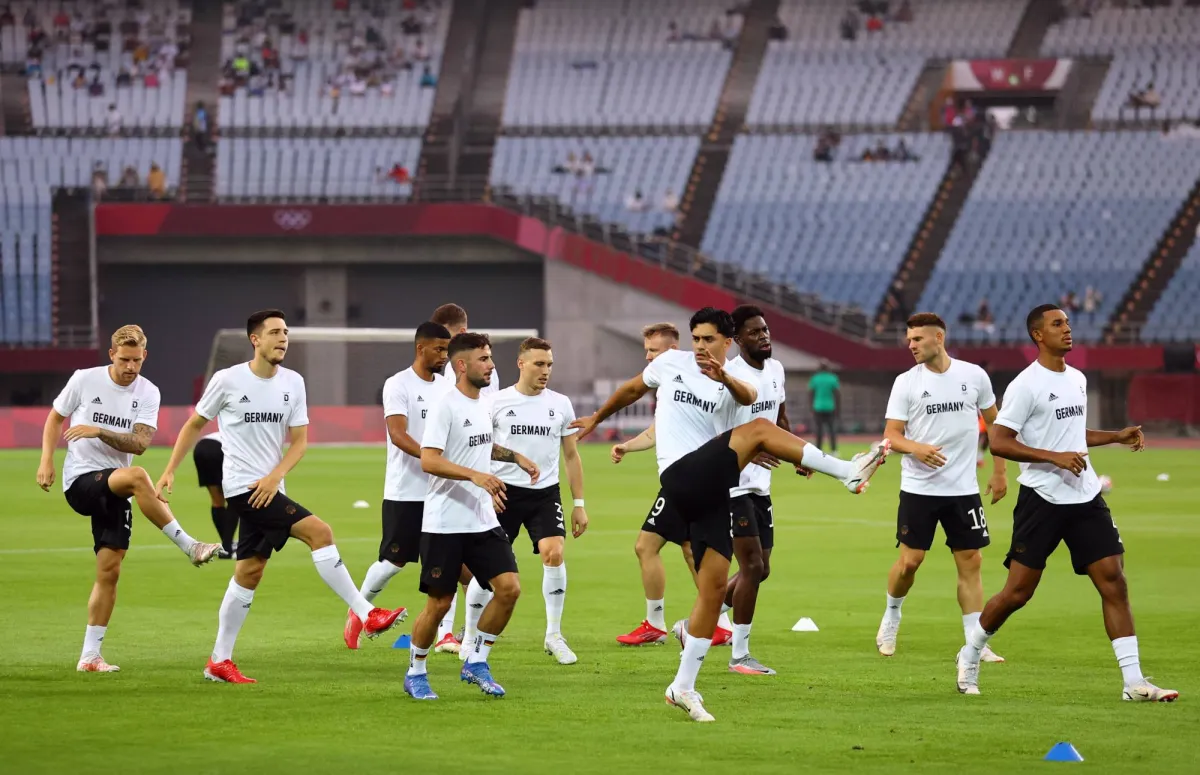لاعبو ألمانيا يتكفلون بنقل 600 مشجع لمباراة كأس العالم