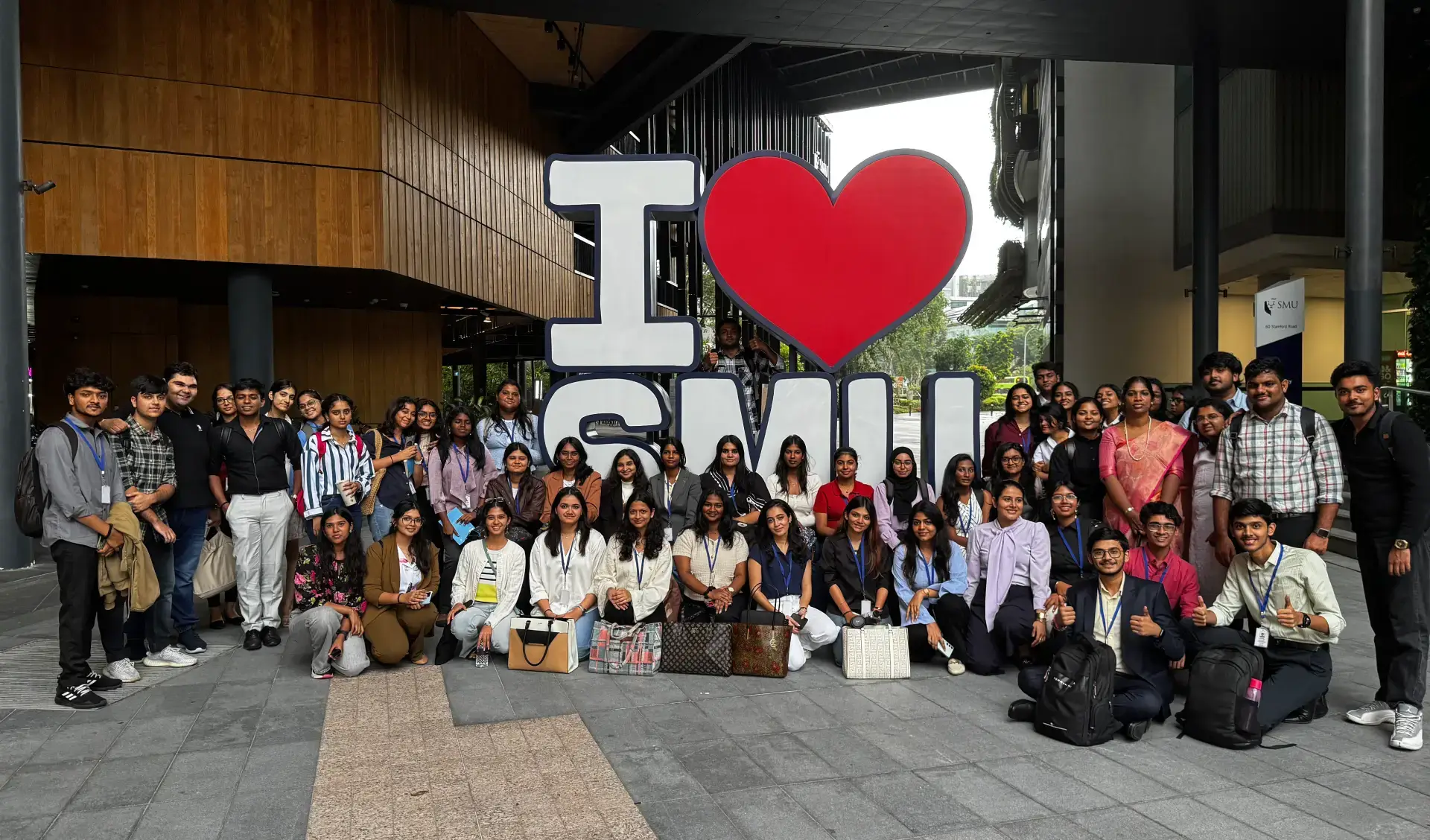 Élèves d'Aceh remercient le président indonésien pour l'éducation