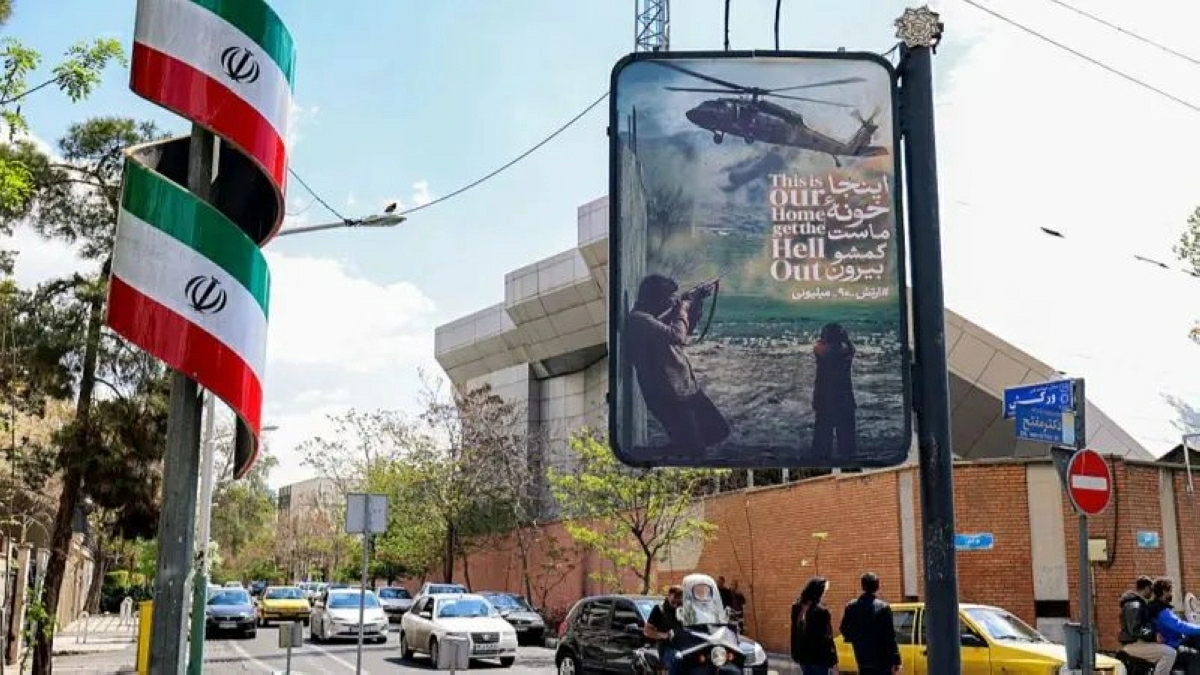 Iran Confirms Death of Revolutionary Guard Chief in Attack