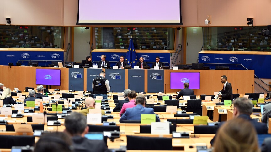 رفض قادة الخليج لرسوم السفن العابرة لمضيق هرمز