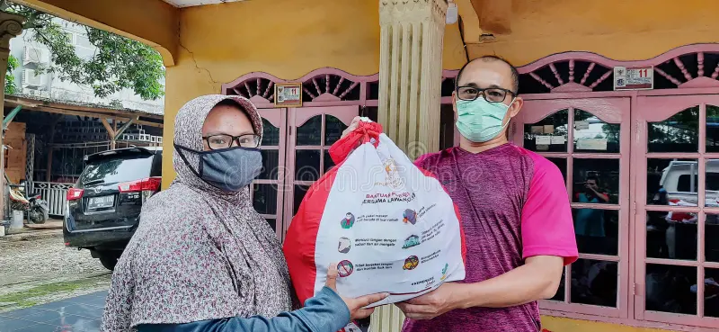 Distribution d'aide alimentaire à Jakarta