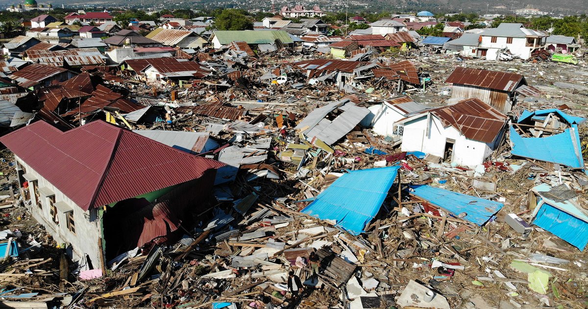زلزال إندونيسيا: تسونامي وانهيارات