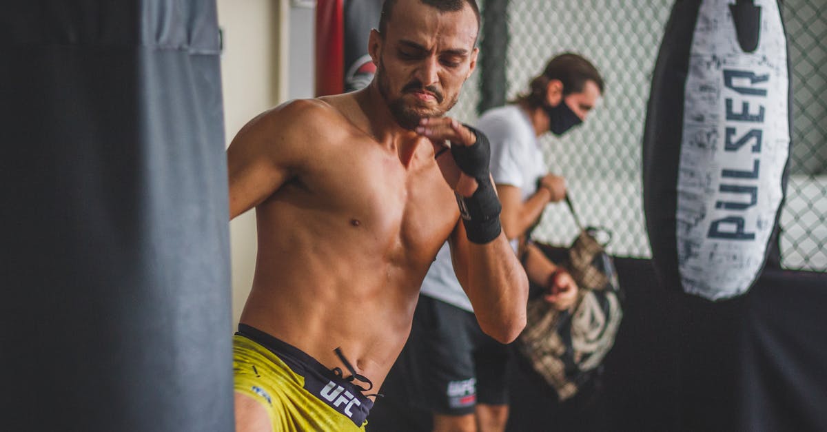 جايك بول يتحدى UFC: منافسة جديدة في الفنون القتالية