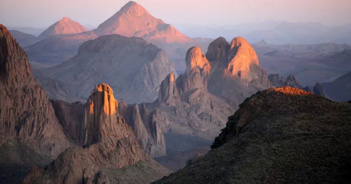 إطلالة جبلية: جمال الطبيعة في الشرق