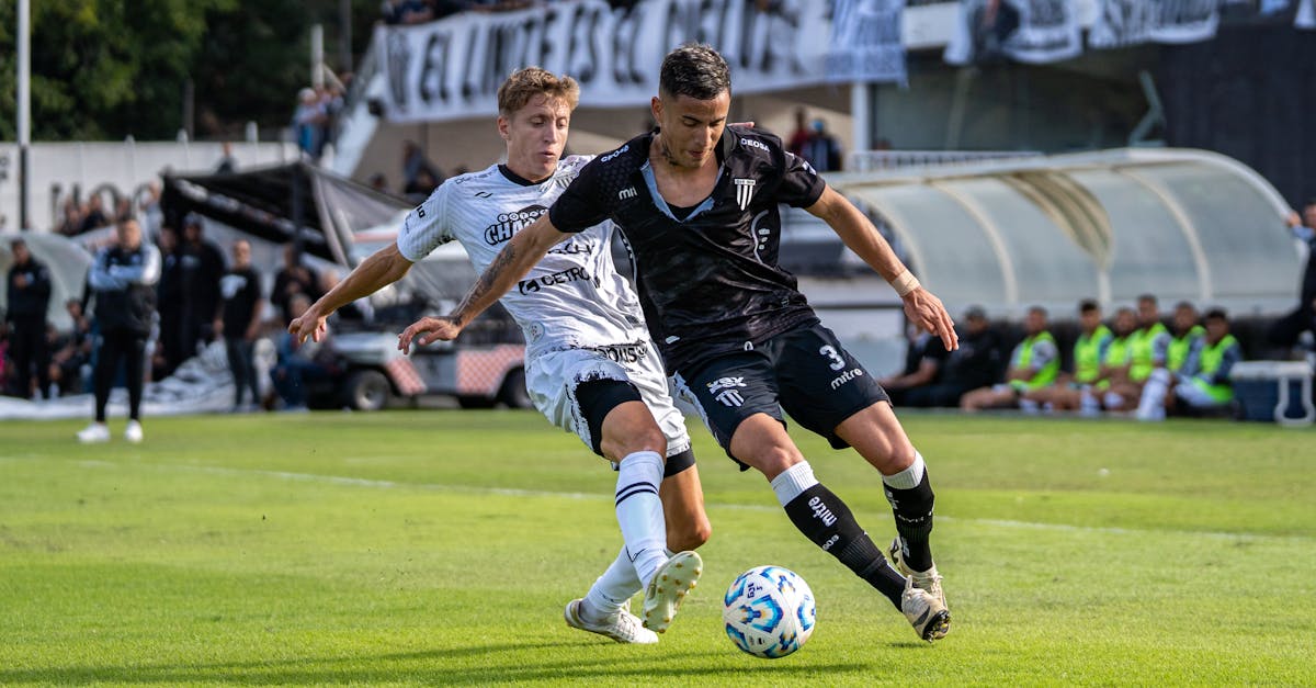 مشاهد مثيرة في مباراة الأهلي وسيراميكا