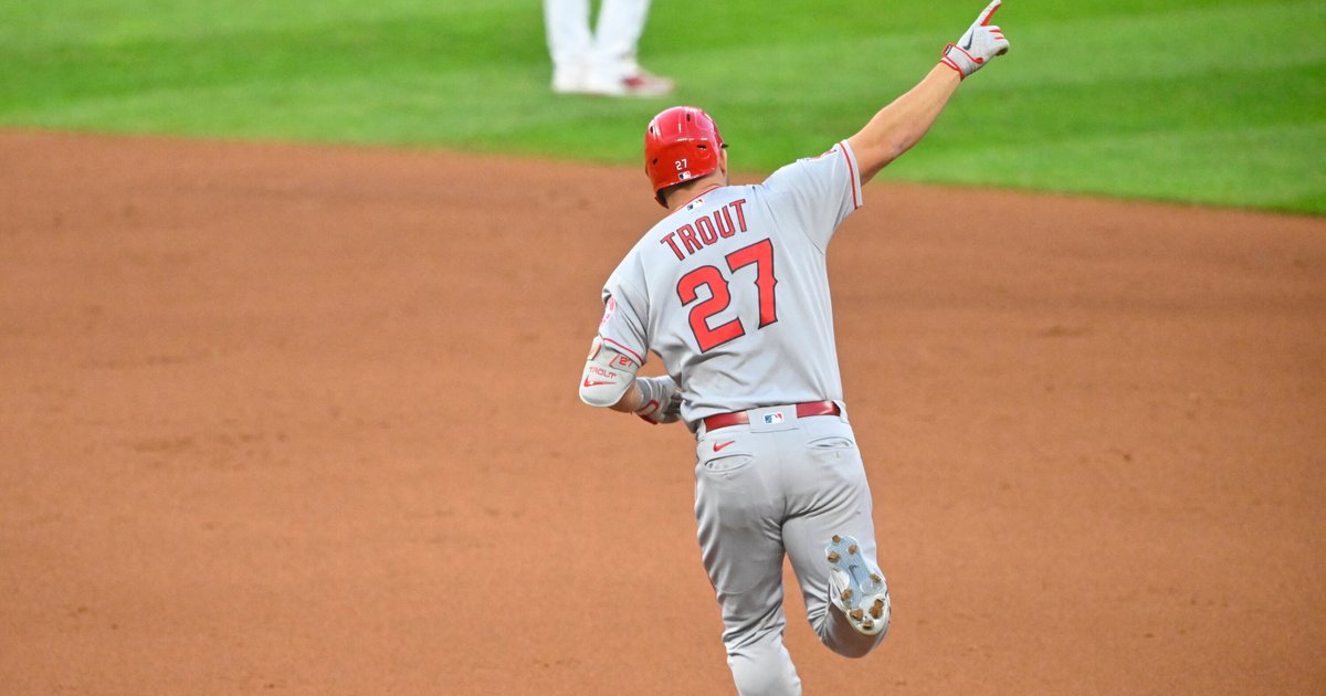Mike Trout segna un homer all'inizio del 2026