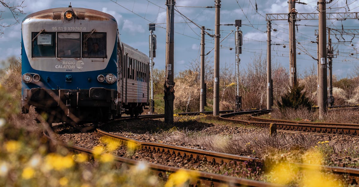 استهداف السكك الحديدية الإيرانية وتأثيره على الاقتصاد