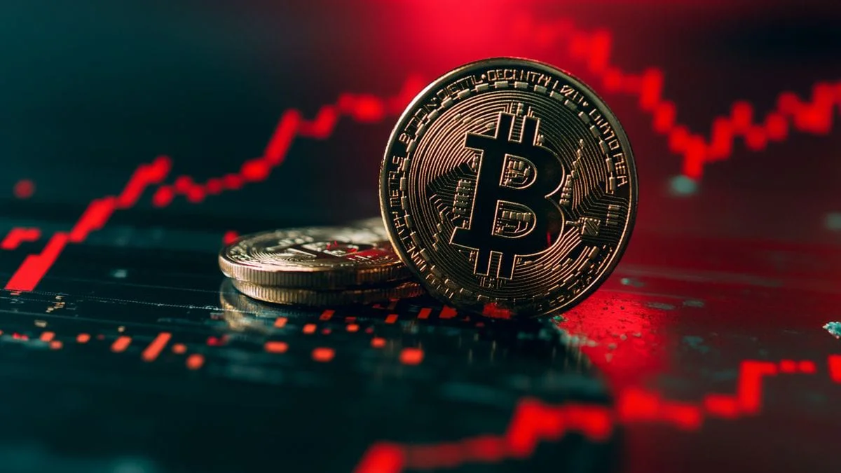 Bitcoin Drops Sharply Amid Rising Risks