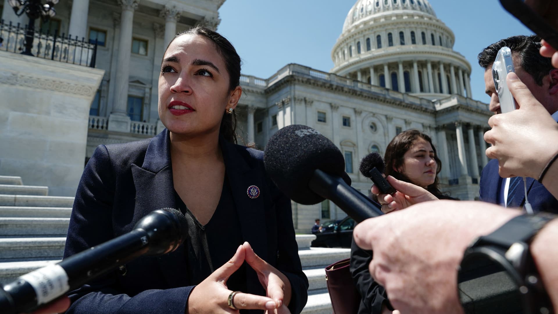 تصاعد الدعوات لإقالة ترامب بعد تهديده بإبادة إيران