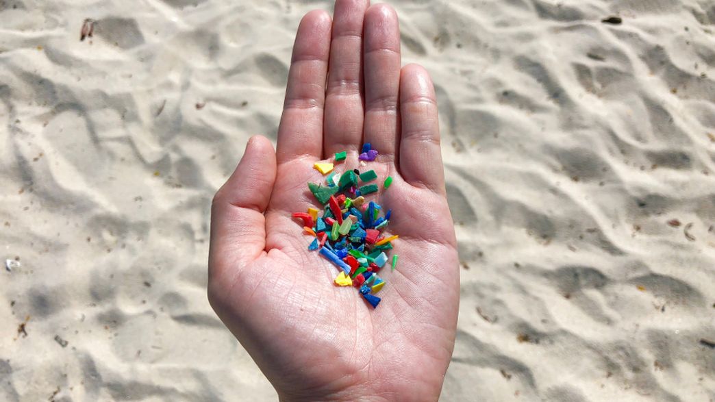 تلوث الأطفال بالمخلفات البلاستيكية في إندونيسيا