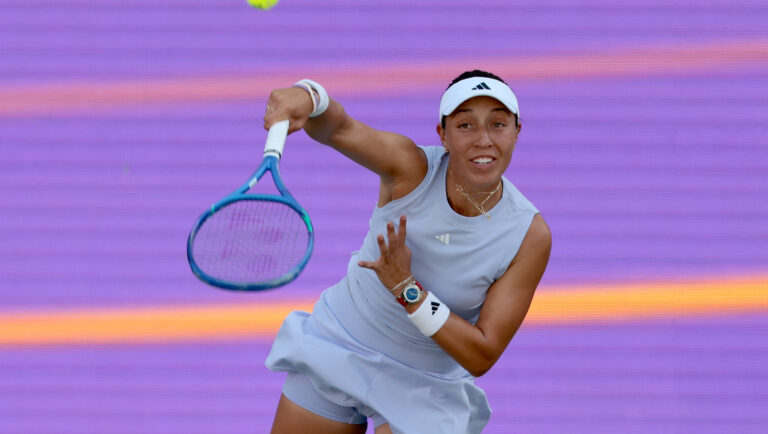 بيغولا تحافظ على لقبها في بطولة تشارلستون المفتوحة