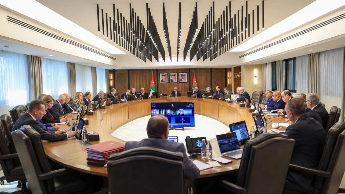 الأردن يرفع الرواتب لآلاف الموظفين