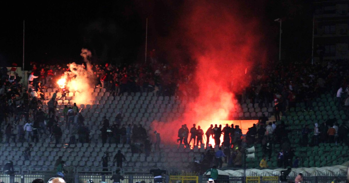 شيكو بانزا يدعم الزمالك من المدرجات أمام المصري