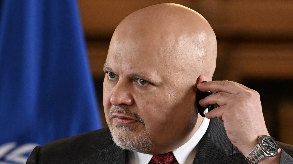 موظفو المحكمة الجنائية الدولية يدعمون كريم خان